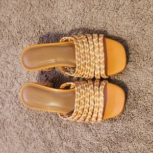 Universal Thread Sandals